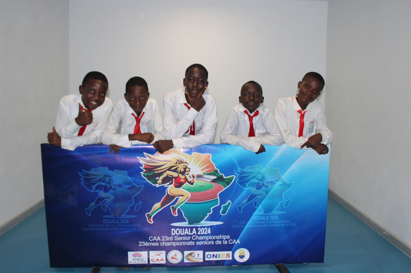 Élèves du collège fières d'un championnat sportif
